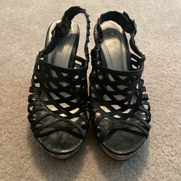 Black snakeskin heels from the Buckle. - Picture 2 of 7